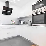 Cityheaven With Parking And Ac Apartman